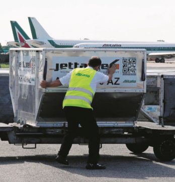 Protesta selvaggia il giorno della firma Alitalia-etihad