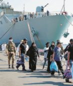 Copertina di Accoglienza migranti: gli agenti si danno malati