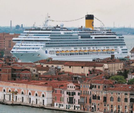 Così le grandi navi non passeranno a San Marco (forse tra due anni)