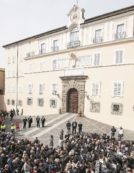 Copertina di Senza papi, estate flop a Castel Gandolfo