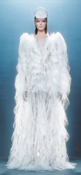 “Così nascono quei vestiti cari come una casa”