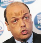 Copertina di Piano carceri, sogni e promesse infrante