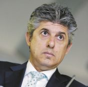 Copertina di Telecom-Vivendi, il conflitto d’interessi degli istituti che preparano le nozze