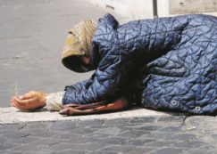 Copertina di “È vietato fare la carità” ma la Chiesa veneta insorge