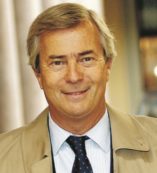 Copertina di Vincent Bolloré, il francese che non molla i salotti italiani e decide il futuro di Telecom