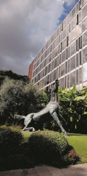 Non solo Rai: tutti gli affari  dei signori della televisione