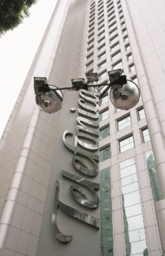 Schiaffo francese,  Telecom umiliata