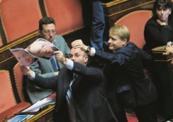 Copertina di Voto di scambio mafioso, la legge (come previsto) non funziona