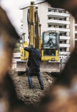 Sblocca-cemento: il decreto di Renzi svende il demanio