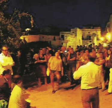 Meno funzionari, più cemento