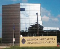 Copertina di “Tutti in ospedale sanno” Così si copre una  morte