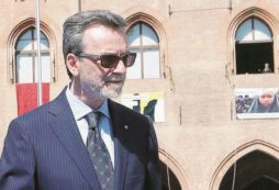 Copertina di Bologna, il prefetto sfida Merola sui gay