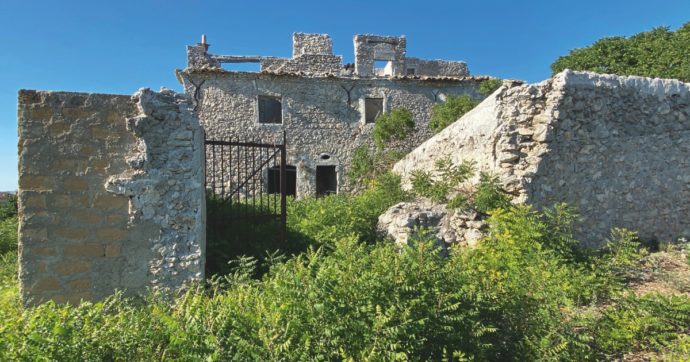 Copertina di Agrigento, la megadiscarica di fronte alla casa di Borsellino