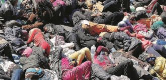 Copertina di “I migranti sono solo  cibo per pesci”