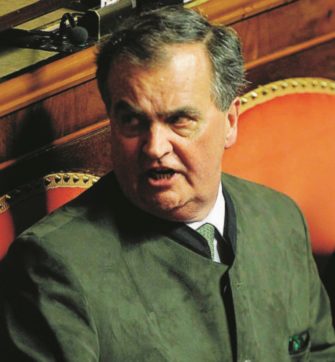 Bersani si sfila: “Riforme da aggiustare”