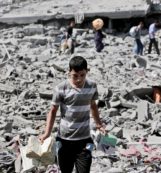 Copertina di Le storie strazianti di chi è forzato a fuggire