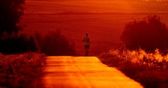 Copertina di Lesbo è in fiamme, le Ande si sciolgono e l’umanità annaspa