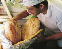 Copertina di Lo spot tv: è scoppiata  la guerra tra pane e grissini