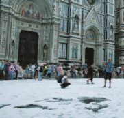 Copertina di Il sindaco per convegni mentre Firenze s’allaga