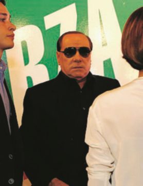 Copertina di Berlusconi:  “Io sono un martire, mi hanno colpito nella vita”
