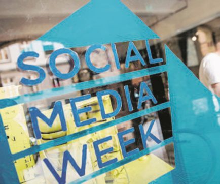 Copertina di Social media week, si parte