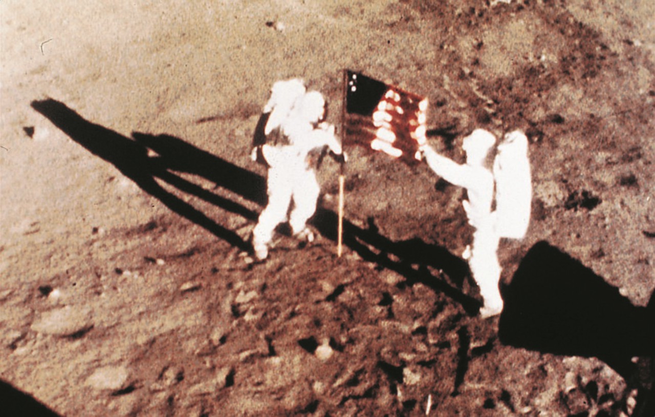torneremo sulla luna a cercare ghiaccio fossile sar224 una guerra ibrida da Ilfattoquotidiano.it torneremo sulla luna a cercare ghiaccio fossile sar224 una guerra ibrida