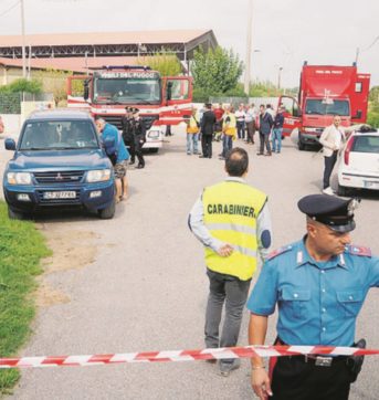 Copertina di La strage di Rovigo: i fumi d’acido solforico uccidono 4 operai