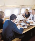 Copertina di Caste Pinotti sull’aereo-taxi di Stato