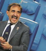 Copertina di Casta senza più vista: niente omaggi allo stadio