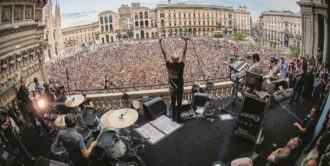 Copertina di Subsonica in viaggio  con i primi  in  classifica