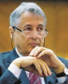 Copertina di Magno Gaudio, il  rettore è l’ombra di Frati