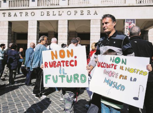 Copertina di Marino scavalca Renzi “licenziare è di sinistra”