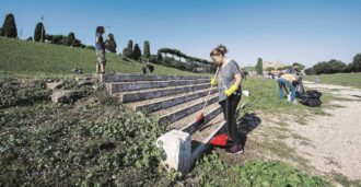 Copertina di Pizzarotti giù  dal palco: “Beppe  così ci sgretola”