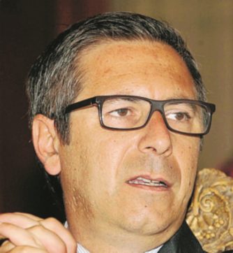 Copertina di Disoccupato aggredisce l’ex sindaco di Pompei