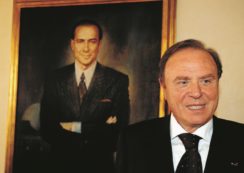 Copertina di B. condannato è costretto  a vendere Mediolanum