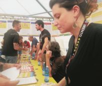 Copertina di E l’onorevole finisce sotto torchio