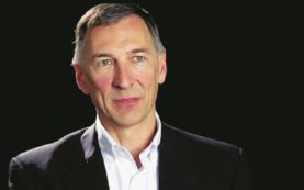 Copertina di Luxottica, la fine  del miracolo  è un affare di famiglia