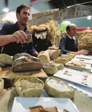 Copertina di Dieci anni di Terra madre,  a Torino si festeggia il gusto