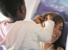 Copertina di Cinque mesi dopo la Boschi i 100 bimbi restano in Congo