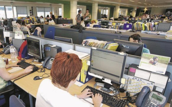 Copertina di Call center, giù il telefono:  in 5 mila tremano