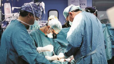 Copertina di Arrestati i tre chirurghi: “Omicidio e false complicanze”