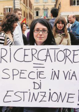 Copertina di Grandi riforme: i ricercatori precari a vita