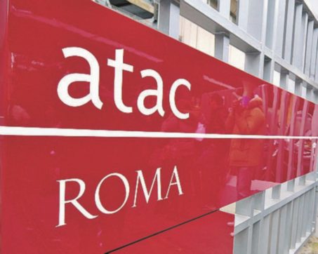 Copertina di Atac, pignorati 77 milioni. Servizio trasporti a rischio