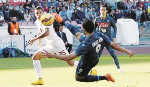 Copertina di Higuaín e Callejon, uno per tempo  Il Napoli stende una brutta Roma