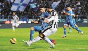 Copertina di La Juve regola la pratica Empoli Giallorossi di nuovo a meno tre