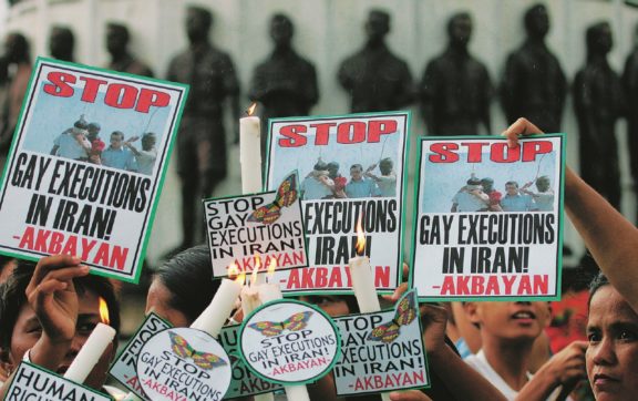 Copertina di Iran, dove essere gay  è una malattia: operabile