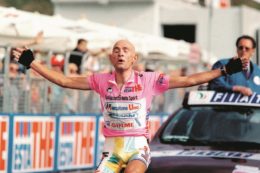Copertina di Pantani vittima dei titoli sul nulla “Ucciso, anzi no”