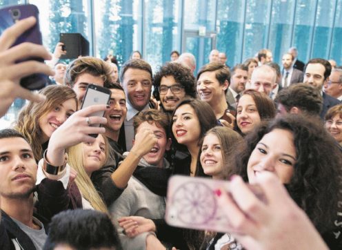 La cena dei renzini: in seicento felici di pagare per il partito