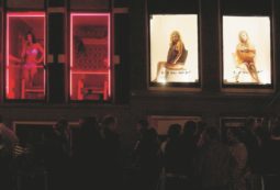 Copertina di E Roma accende le luci rosse