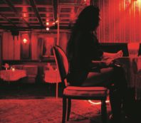 Copertina di Bordello all inclusive: dal sesso alla birretta